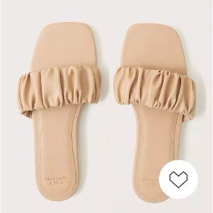 NWT Abercrombie & Fitch Faux Leather Nude Ruched Slide Sandals